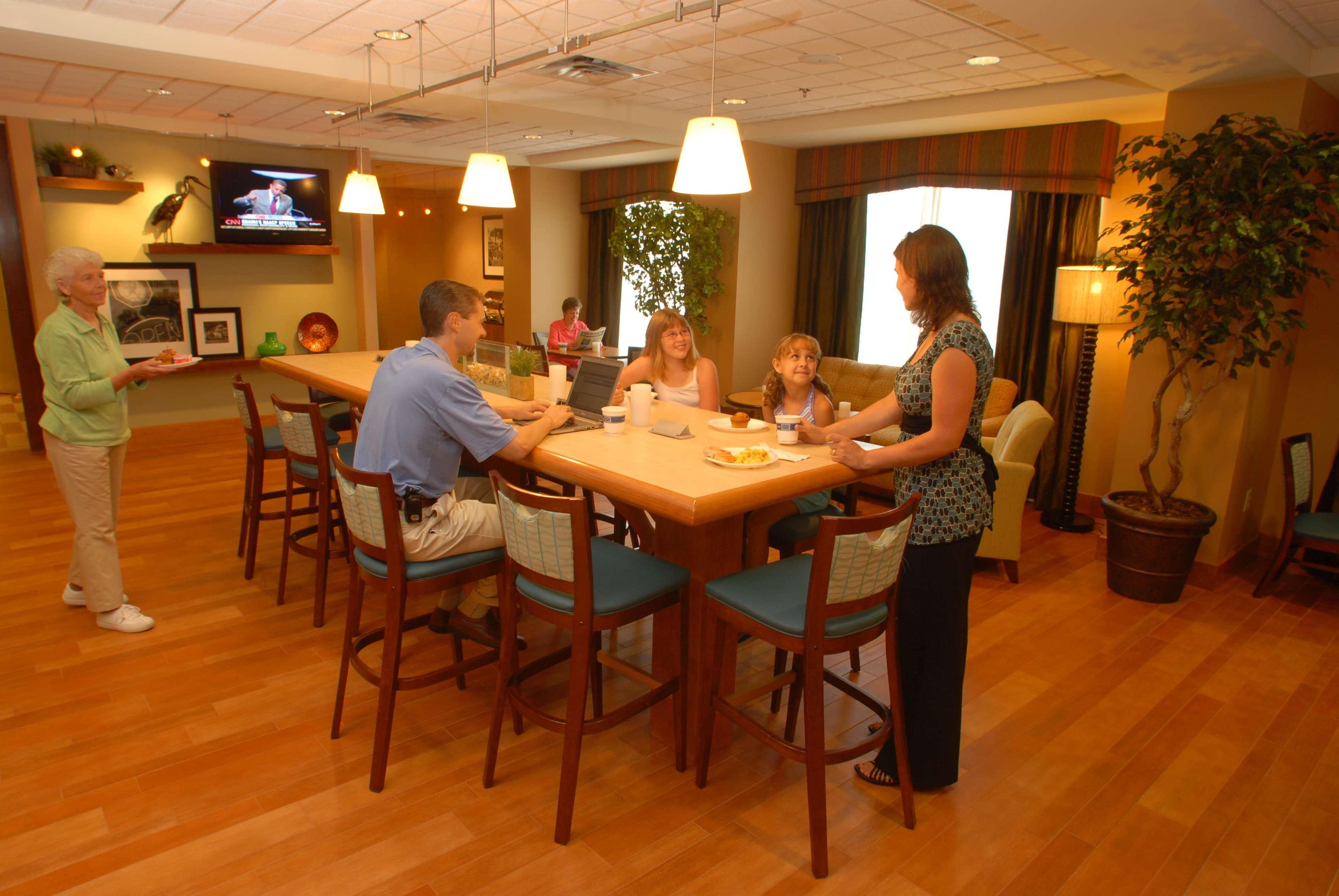 Hampton Inn Gloucester Kültér fotó
