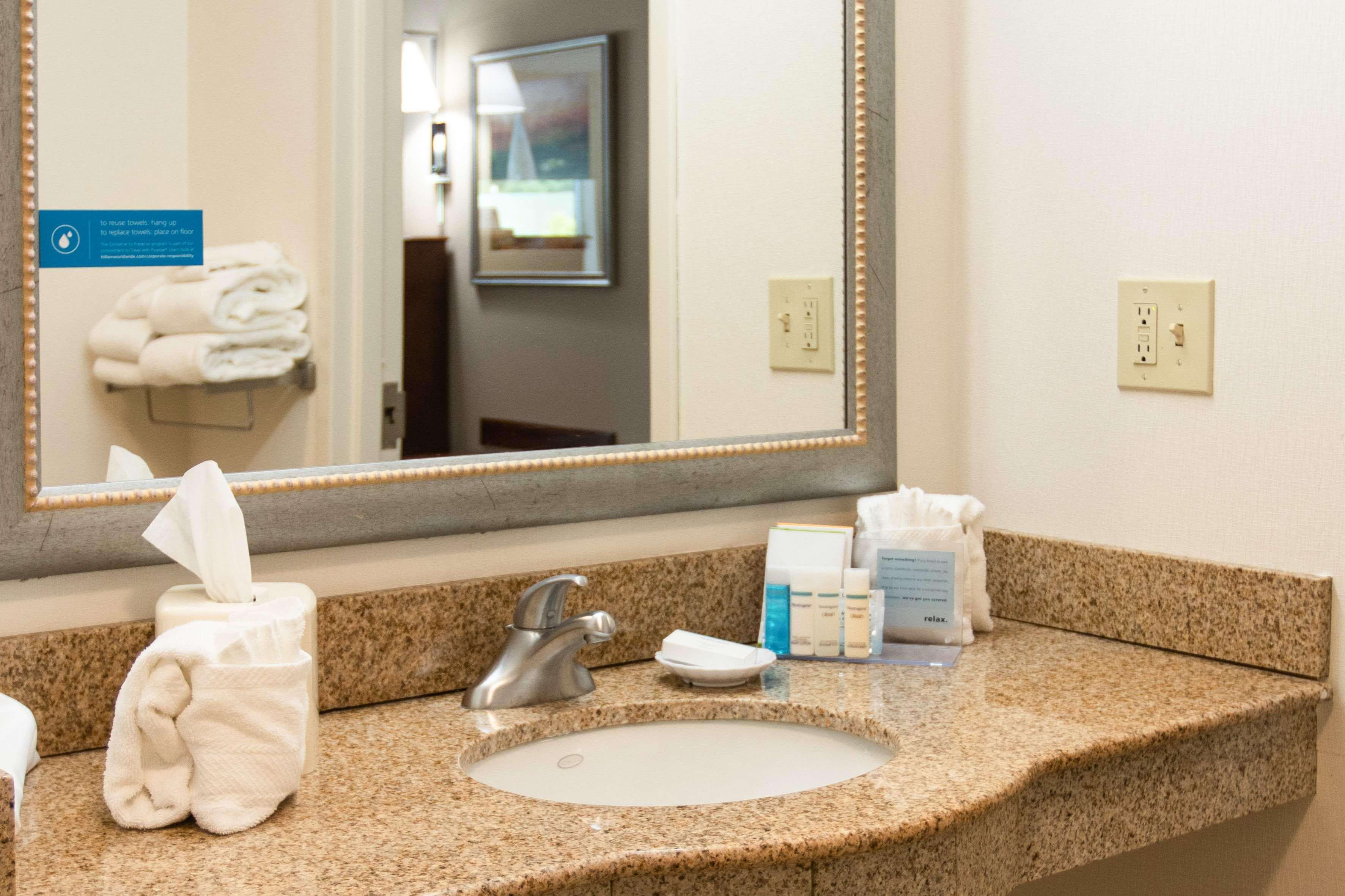 Hampton Inn Gloucester Kültér fotó