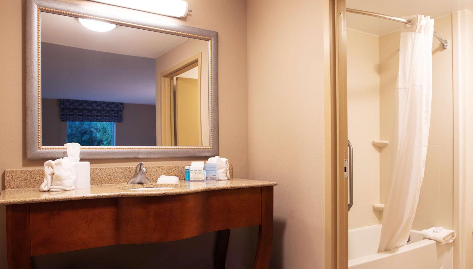 Hampton Inn Gloucester Kültér fotó