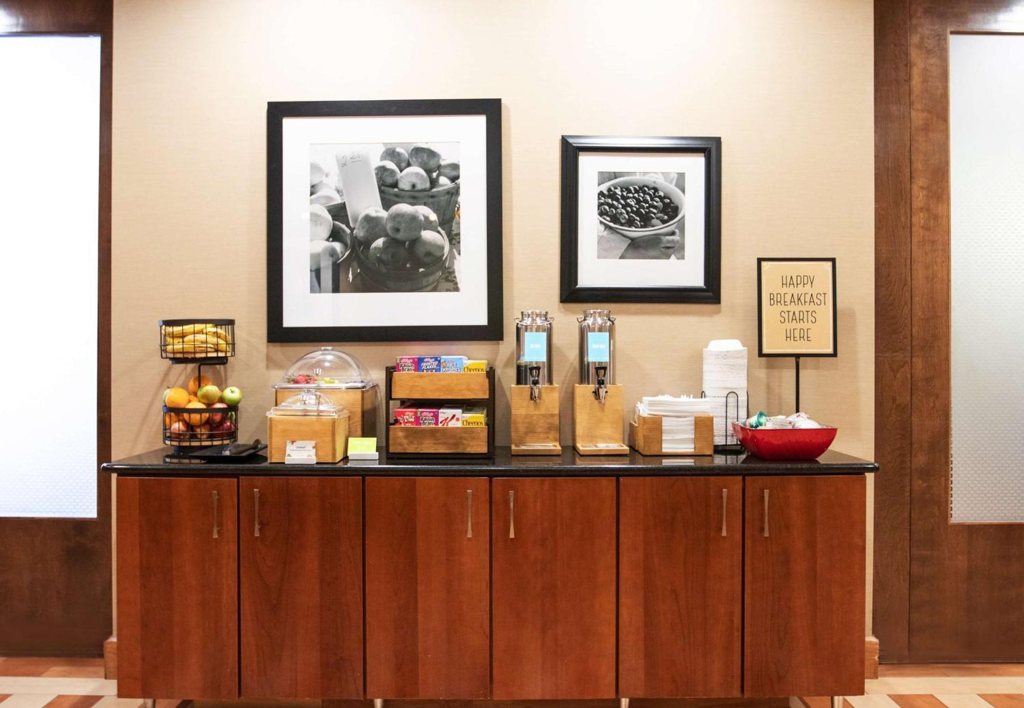 Hampton Inn Gloucester Kültér fotó