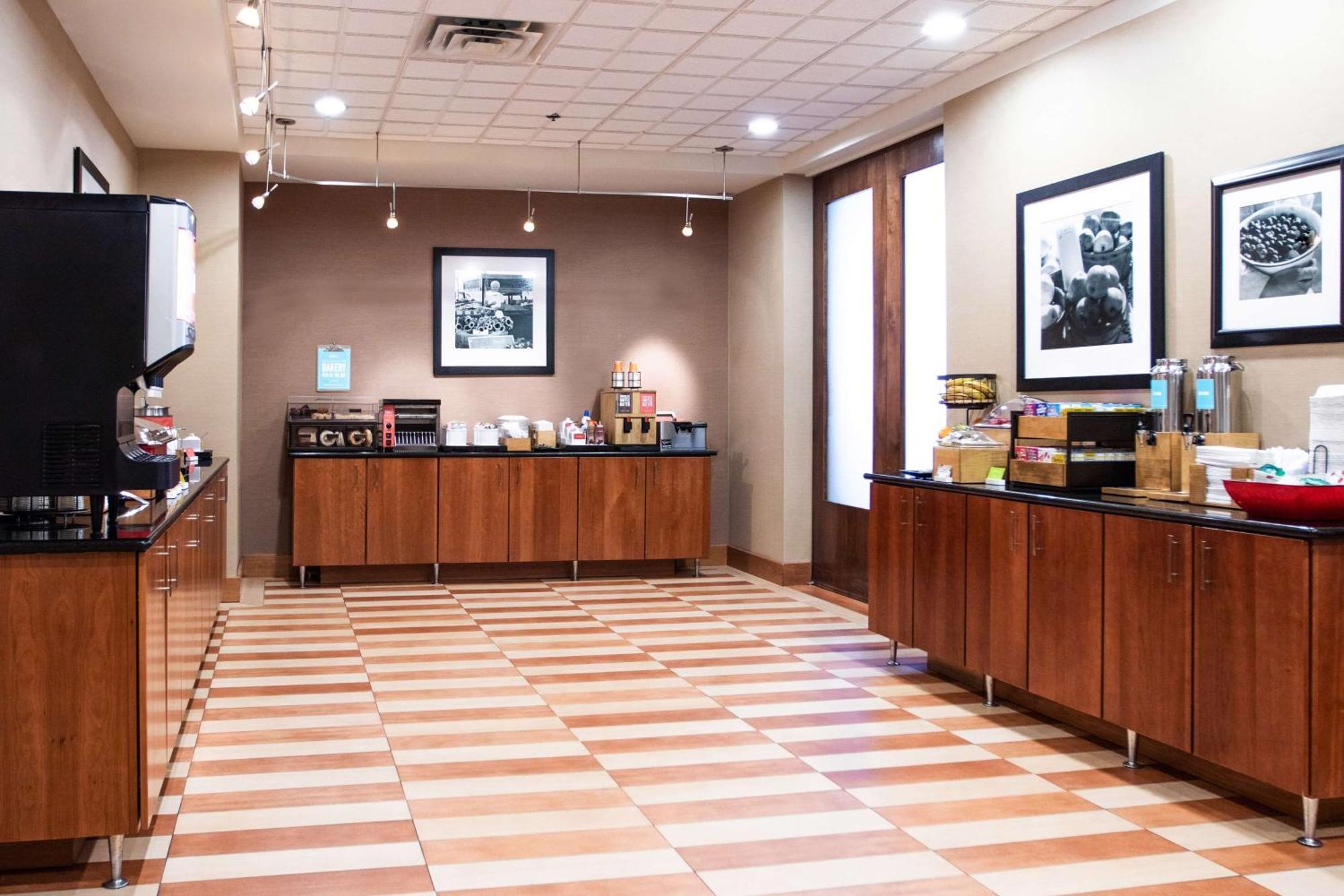 Hampton Inn Gloucester Kültér fotó