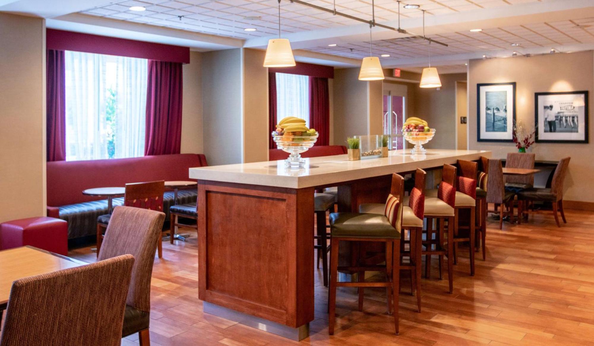 Hampton Inn Gloucester Kültér fotó