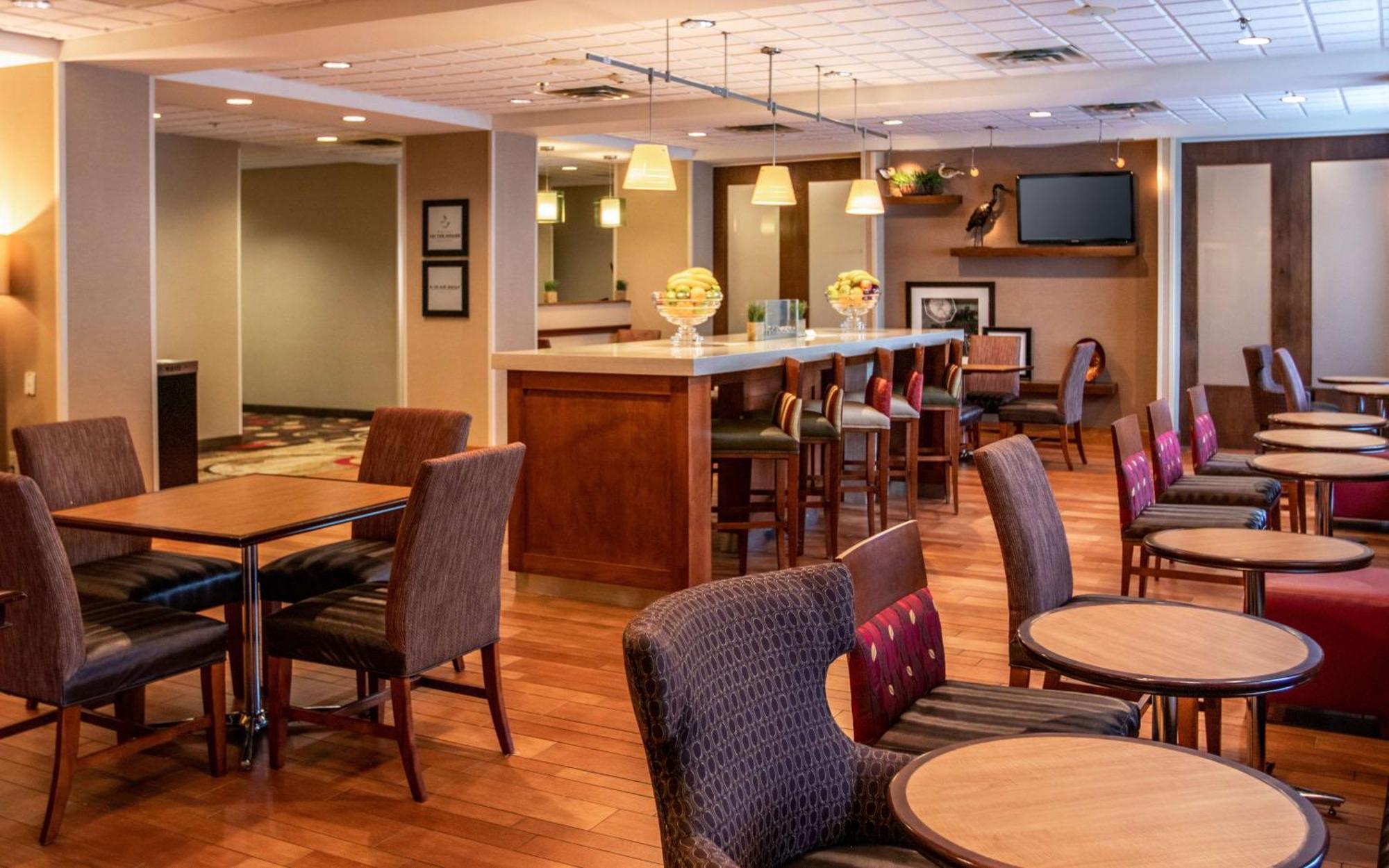 Hampton Inn Gloucester Kültér fotó